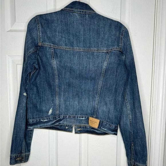 ABERCROMBIE AND FITCH Medium Wash Slightly Distressed Jean Jacket Size Small - Picture 2 of 4